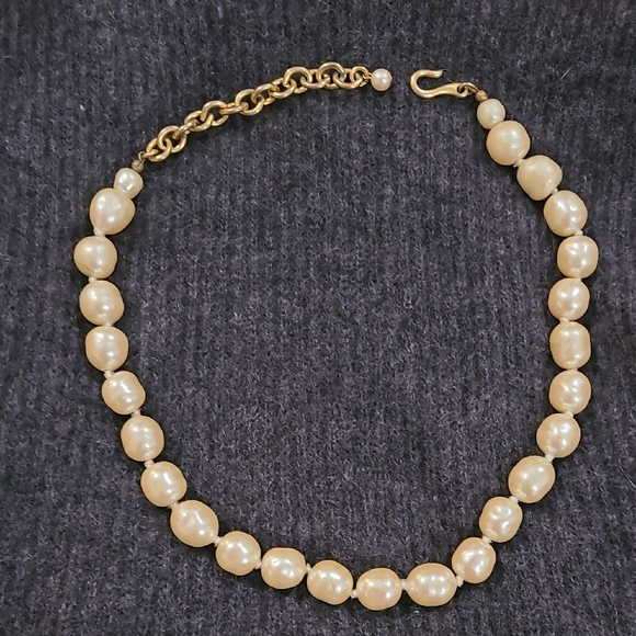 Source Unknown Jewelry - Elegant Vintage Faux Pearl Necklace with Gold Accents